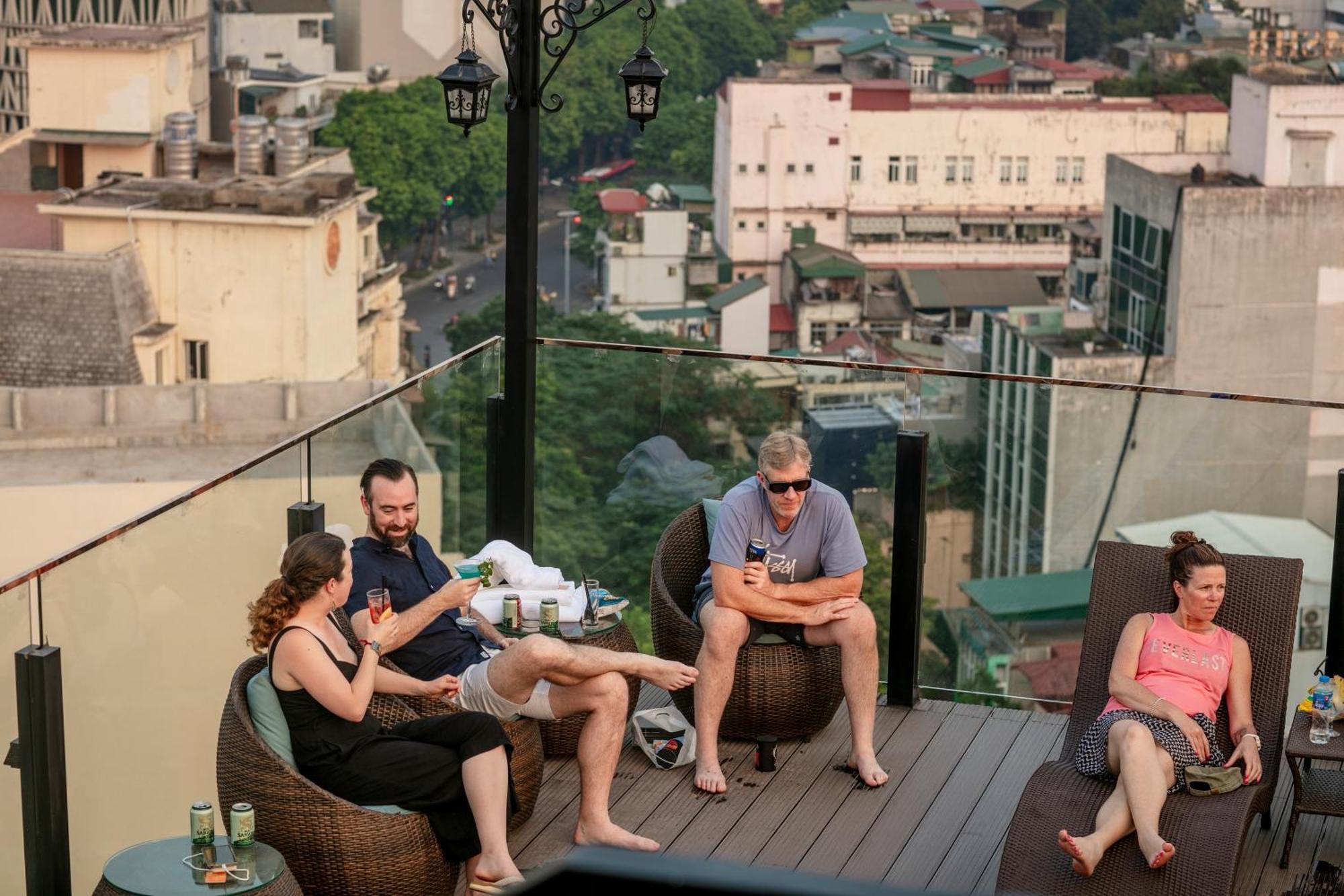 May De Ville Corner Hotel Hanoi Exteriör bild