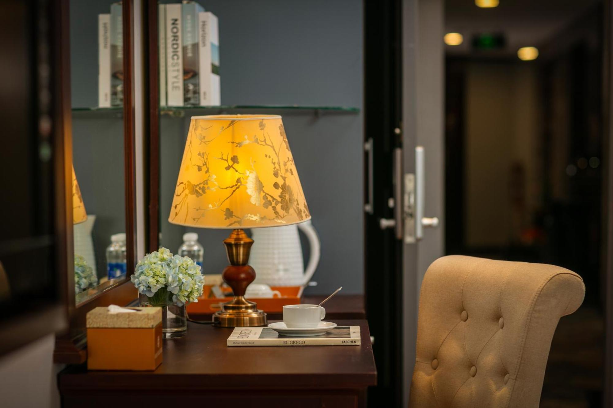 May De Ville Corner Hotel Hanoi Exteriör bild